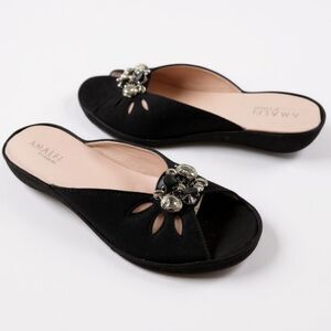 Like New Stunning Amari Jewel Embellished Slipons sz 10.5 Narrow